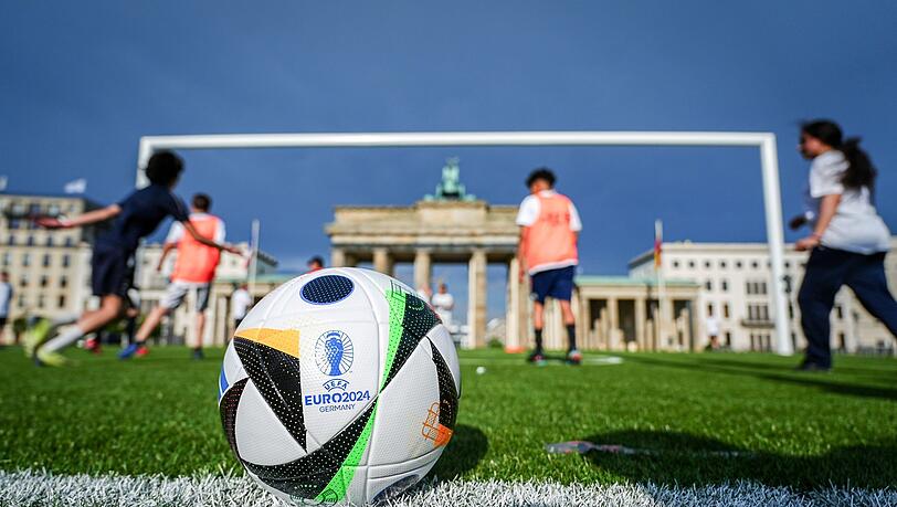 Am 14. Juni beginnt das EM-Turnier mit dem Eröffnungsspiel in Berlin zwischen Deutschland und Schottland. Am 14. Juni beginnt das EM-Turnier mit dem Eröffnungsspiel in Berlin zwischen Deutschland und Schottland.