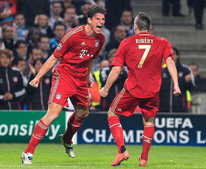 Der FC Bayern gewinnt in einem mäßigen Spiel souverän mit 2:0 bei Olympique Marseille und kann fürs Halbfinale gegen Real Madrid planen. Schweinsteiger holt sich Gelbsperre fürs Rückspiel - sehen Sie hier die Bilder...