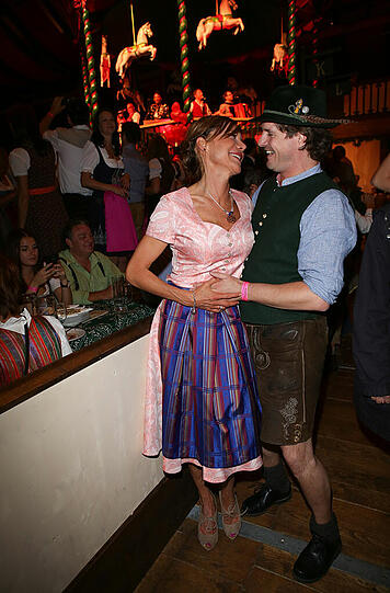 Doreen Dietel mit Freund Tobias Guttenberg im Marstall.