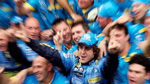 Der spanische Rennfahrer Fernando Alonso will ein Comeback in der Formel 1 wagen, wieder beim Team von Renault.