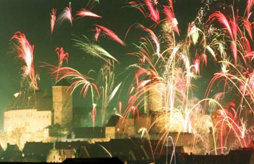 Prost Neujahr! So schön wie auf diesem Foto des dpa-Fotografen Mark Johnston wird dieses Silvester in Nürnberg hoffentlich auch wieder anzuschauen sein.
