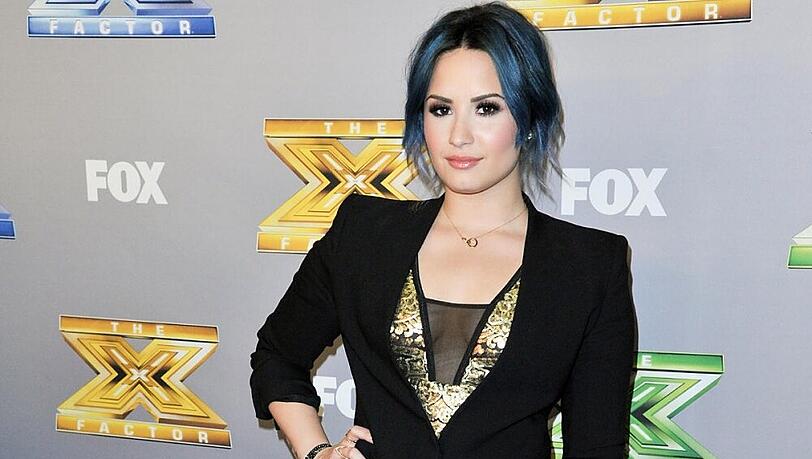 Demi Lovato überzeugt in einer Kombi aus schick und klassisch Demi Lovato überzeugt in einer Kombi aus schick und klassisch