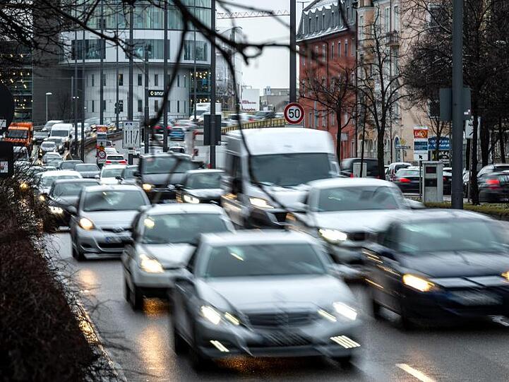 Dichter Verkehr in der Münchener Innenstadt.