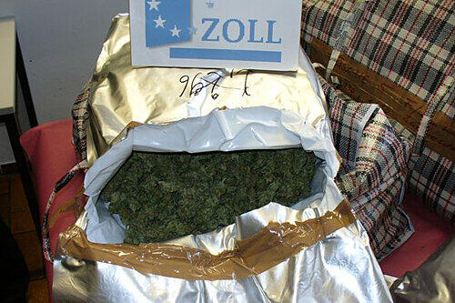 Verkaufsfertig in Alufolie verpackt: das sichergestellte Marihuana.