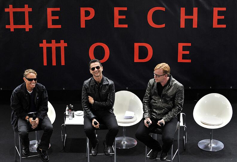 31- Jahre zusammen und immer noch hochexplosiv. Die Band Depeche Mode, die mit ihrem Synthie-Pop die Musik nachhaltig geprägt haben, kommt im Juni nach München. Die Bilder von vergangenen Konzerten und Aktionen.