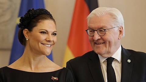 Kronprinzessin Victoria mit Bundespräsident Frank-Walter Steinmeier während ihres Berlin-Besuches am Volkstrauertag.