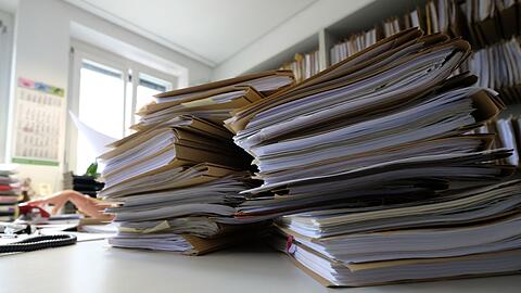 Auf Zuschüsse zur Miete müssen viele bis zu zwei Jahre warten. Künstliche Intelligenz soll es ändern. (Symbolbild)