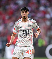 Hat beim FC Bayern einen Vertrag bis 2029: Aleksandar Pavlovic.