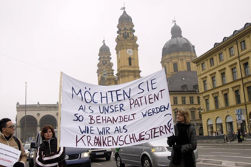 Ähnliche Bilder wie dieses hier aus dem Jahr 2006 können morgen wohl vorm Schwabinger Krankenhaus entstehen.