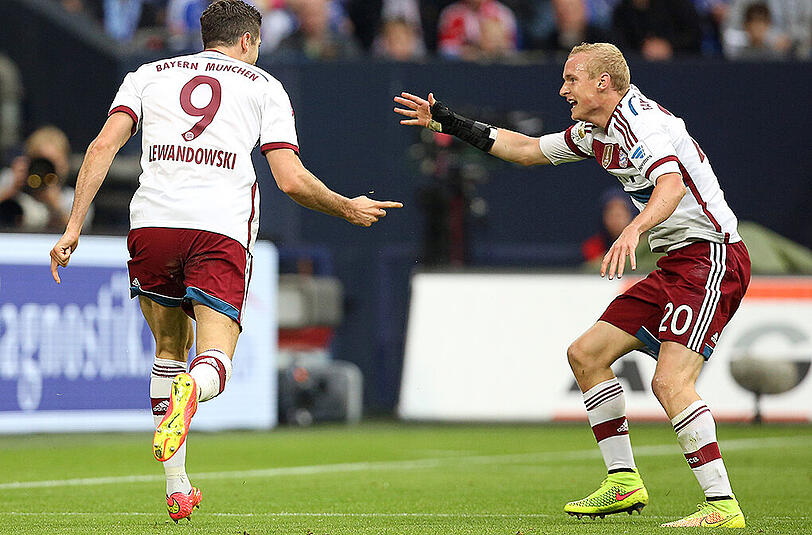 Sebastian Rode (r.) kam in der Bundesliga viermal bisher zum Einsatz.