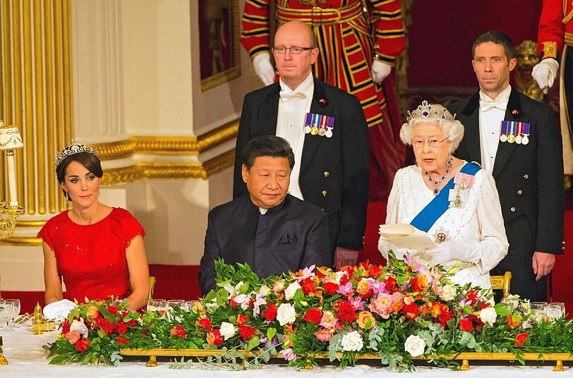 Herzogin Kate durfte mit Chinas Präsidenten Xi Jinping und der Queen am Tisch sitzen.