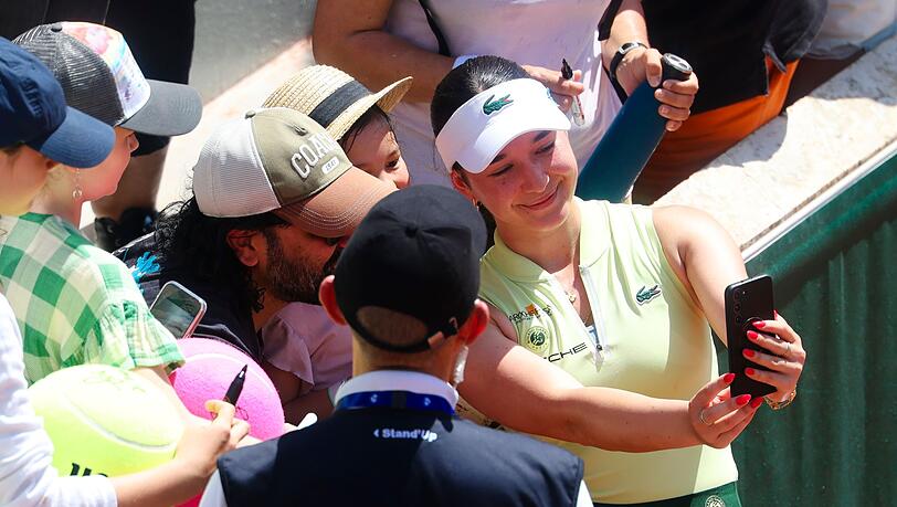 Machte nach ihrem Sieg ein Selfie mit den Fans: Eva Lys. Machte nach ihrem Sieg ein Selfie mit den Fans: Eva Lys.