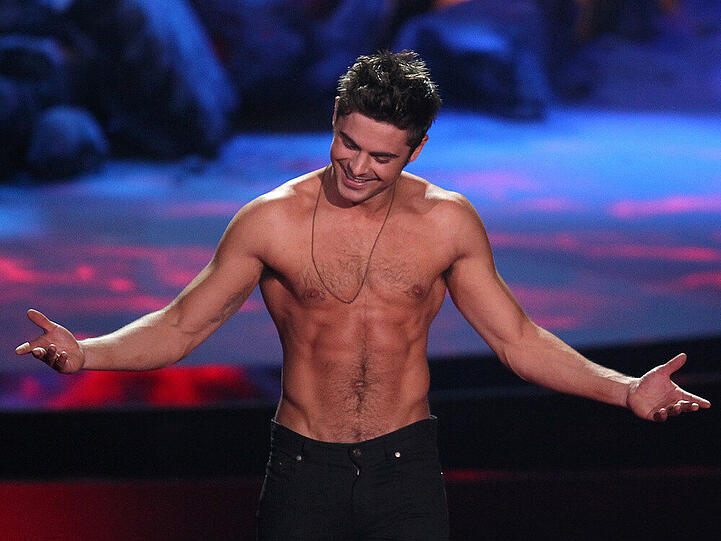Teenie-Schwarm Zac Efron (27) zeigt gerne, was er hat. Zuletzt bei den MTV Movie Awards im April. Der Schauspieler wurde zum zweiten Mal in Folge für den besten Oben-ohne-Auftritt auf der Leinwand ausgezeichnet.