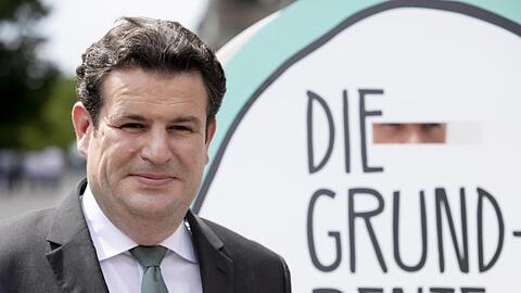 Hubertus Heil (SPD), Bundesarbeitsminister, vor dem Bundestag.