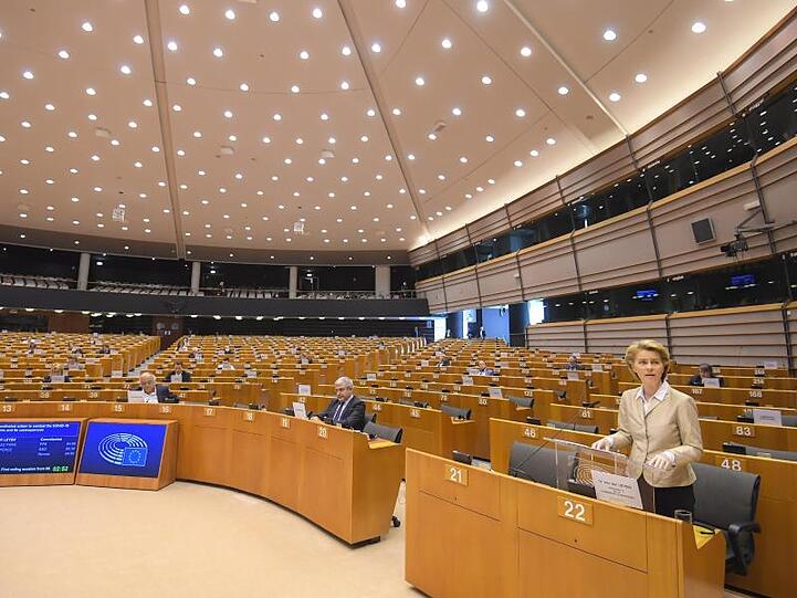 Ursula von der Leyen bei der Sondersitzung im Europäischen Parlament.