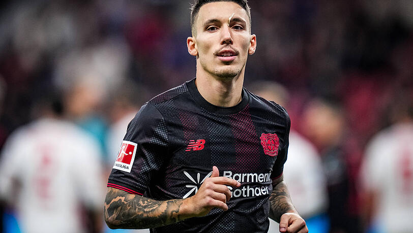 Vertrag bis 2027 in Leverkusen: Grimaldo. Vertrag bis 2027 in Leverkusen: Grimaldo.