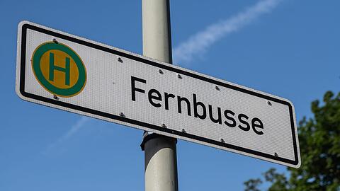 Fernbusse sind als Alternative zur Bahn beliebt. (Symbolbild)