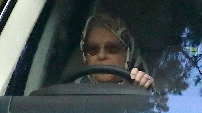 Noch sitzt die Queen in Sandringham hinter dem Steuer, bald reist sie nach Windsor