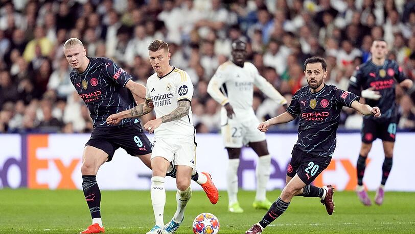 Toni Kroos (M) und Real Madrid trennten sich von Manchester City mit 3:3. Toni Kroos (M) und Real Madrid trennten sich von Manchester City mit 3:3.