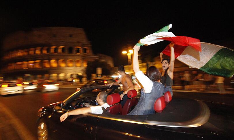 Ausgelassene Stimmung auch in Rom, Turin und Neapel.
