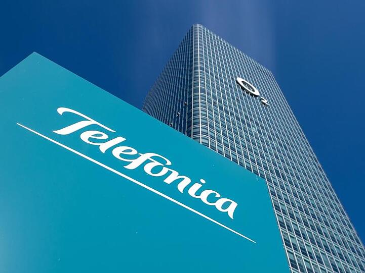 Das Logo des Telekommunikationsanbieters Telefonica in München.