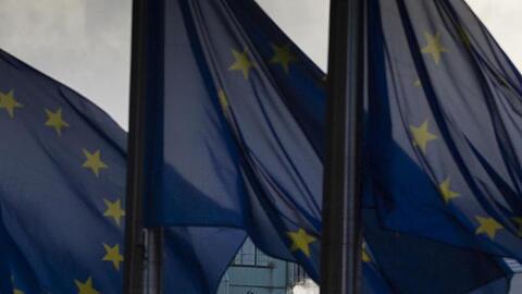 Rauch steigt am Hauptsitz der EU aus einem Schornstein auf: Der Brexit-Deal ist da.