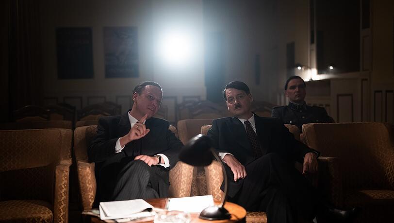 Josef Goebbels (Robert Stadlober, links) und Adolf Hitler (Fritz Karl) bei der Filmabnahme. Josef Goebbels (Robert Stadlober, links) und Adolf Hitler (Fritz Karl) bei der Filmabnahme.