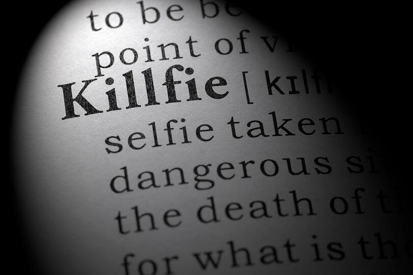 Wenn Menschen dabei zu weit gehen und bei der Jagd nach dem perfekten Selfie ums Leben kommen, nennt man das "Killfie". Leider handelt es sich dabei nicht um eine reine Wortsch&ouml;pfung, sondern um etwas, was sich tats&auml;chlich regelm&auml;&szlig;ig ereignet - am h&auml;ufigsten in Indien, gefolgt von USA und Russland. Durch Selbstdarstellungsdrang werden traumhafte Urlaubsspots daher oft zu tragischen Orten.