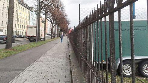 Der Zaun in der Orleansstraße heute.