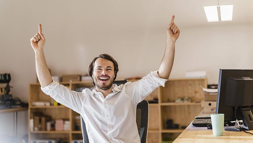 Schon wieder den Yogakurs bezahlt bekommen? Mitarbeiter können auch ohne Lohnerhöhung im Job finanziell profitieren. Schon wieder den Yogakurs bezahlt bekommen? Mitarbeiter können auch ohne Lohnerhöhung im Job finanziell profitieren.