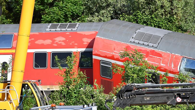 Zwei Bahnmitarbeiter sollen nach dem tödlichen Zugunglück von Garmisch vor Gericht. (Archivbild)