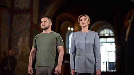 Der ukrainsche Pr&auml;sident Wolodymyr Selenskyj und seine Frau Olena w&uuml;rdigten zum orthodoxen Osterfest die Standhaftigkeit ihrer Landsleute im Kampf gegen den russischen Angriffskrieg. (Archivbild)