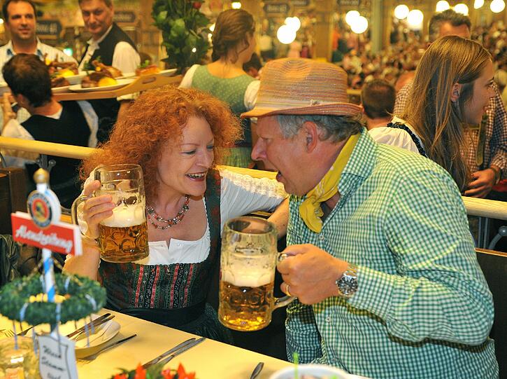 Hatten sich eine Menge zu erzählen: Grünen-Politikerin Margarete
Bause und Schauspieler Axel Milberg.