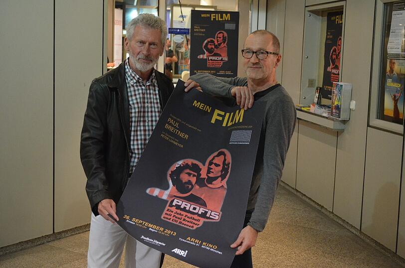 Bayern-Legende Paul Breitner mit Schauspieler und Fußball-Fan Peter Lohmeyer (r.)