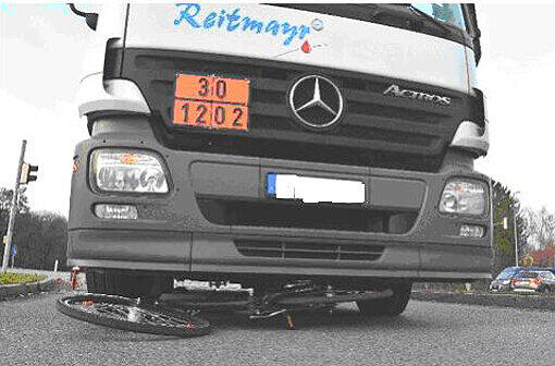 Eine junge Schülerin wurde in Untermenzing von einem schweren Lkw überollt.