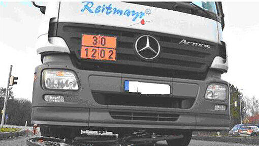 Eine junge Schülerin wurde in Untermenzing von einem schweren Lkw überollt.