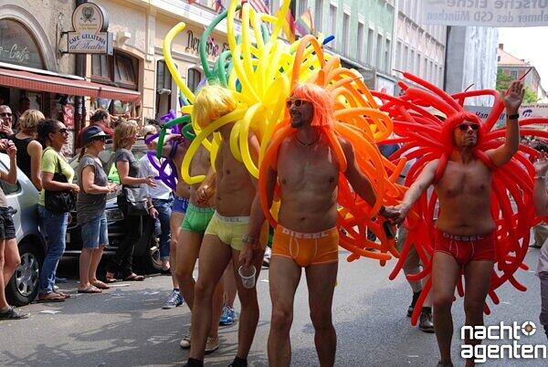 So schrill wird der CSD 2013 in der Münchner Innenstadt gefeiert. Noch mehr Partyfotos unter:  www.nachtagenten.de