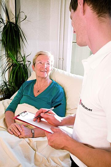 Der Patientenbegleitdienst der Malteser sucht ehrenamtliche Helfer.