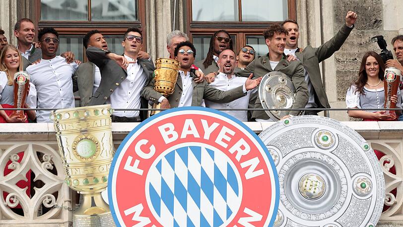 Der FC Bayern feiert seinen Double-Gewinn 2019 auf dem Rathausbalkon. Damals hat die Stadt München die Kosten dafür getragen.