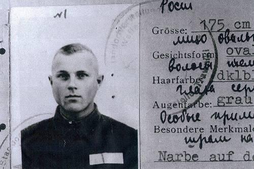 Der Dienstausweis von Iwan "John" Demjanjuk soll beweisen, dass er im KZ Sobibor Beihilfe zum Mord an mindestens 29 000 Juden geleistet hat.