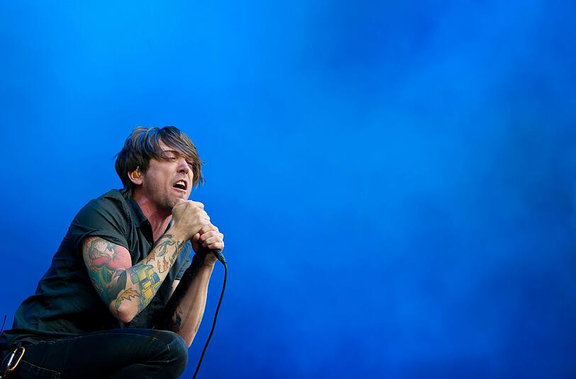 Im Park dagegen geht Billy Talent ans Mikrofon. Wenigstens gefällt deren Musik auch deiner kleinen Schwester. Definitiv Punkt für den Ring.