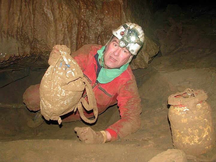 Ein höhlenerfahrener Notarzt verstärkt seit Dienstag das Einsatzteam in Berchtesgaden zur Rettung des in 1000 Metern verunglückten Höhlenforschers Westhauser.