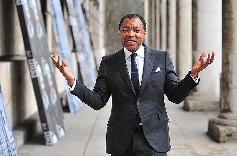 Okwui Enwezor bleibt weiter Chef im Haus der Kunst.