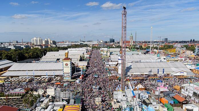 So kennt man die Wiesn. Heuer gibt es einige Neuheiten.