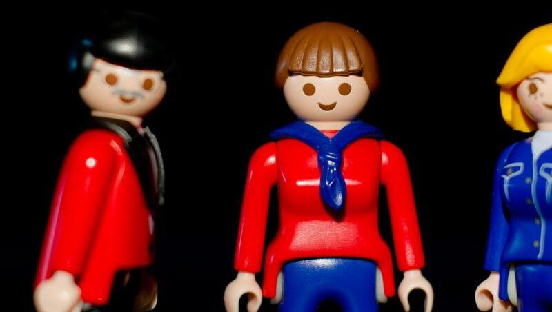 Mehrere Figuren der Firma Playmobil. Foto: Daniel Bockwoldt/dpa/Archivbild Mehrere Figuren der Firma Playmobil. Foto: Daniel Bockwoldt/dpa/Archivbild