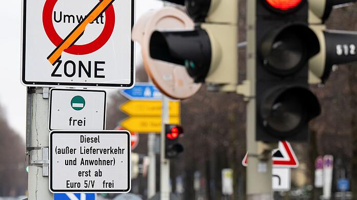 Seit dem 1. Februar dürfen in der Umweltzone keine Diesel-Fahrzeuge mit der Abgasnorm 4/IV und schlechter mehr fahren.