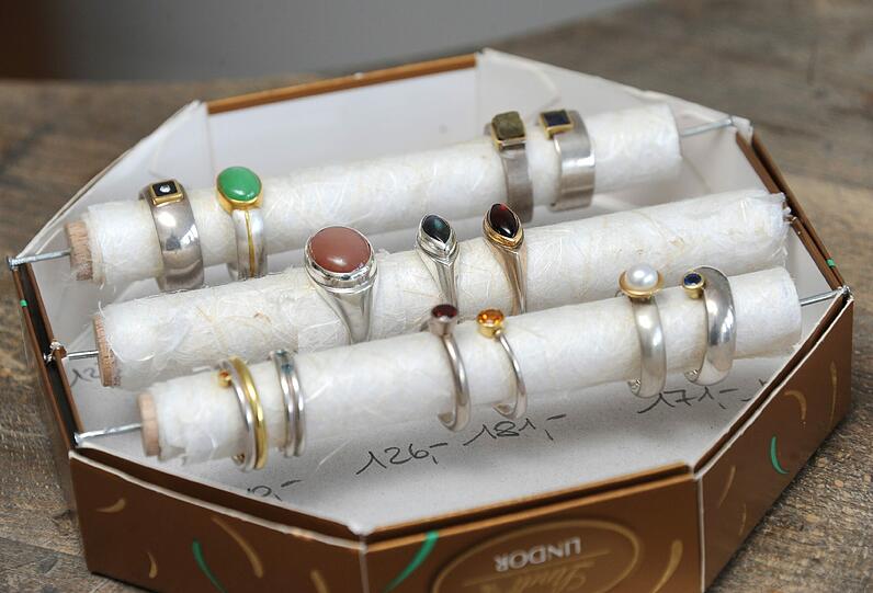 ...und natürlich Ringe in allen Größen, Formen und Farben.