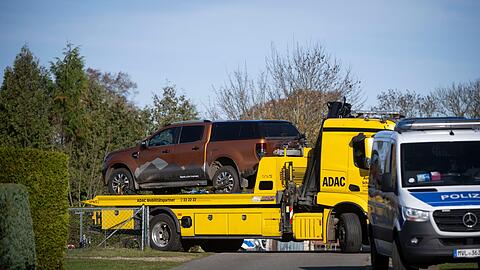 In Reimershagen nahe Güstrow wird ein Geländewagen beschlagnahmt.