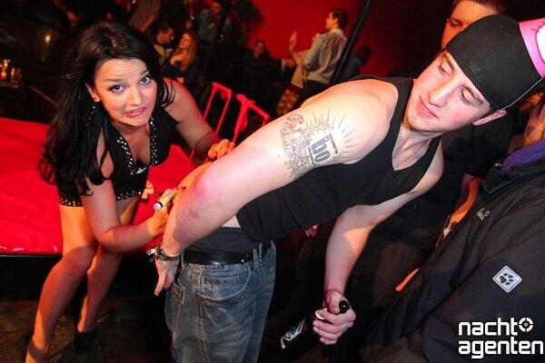 Zum 13 jährigen Bestehen der  Nachtgalerie ließ Erotikstar Maria Mia am Samstag alle Hüllen fallen. : "Malle live vs Party Pornös" war das Motto der zweitätigen Festlichkeiten. Noch mehr Fotos gibt es hier www.nachtagenten.de.