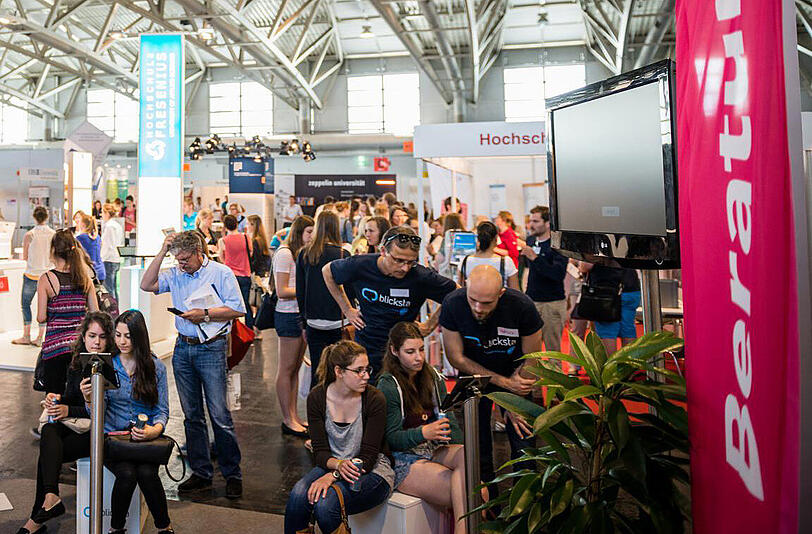 Information und Beratung steht auf der Berufs- und Job-Messe im Vordergrund.